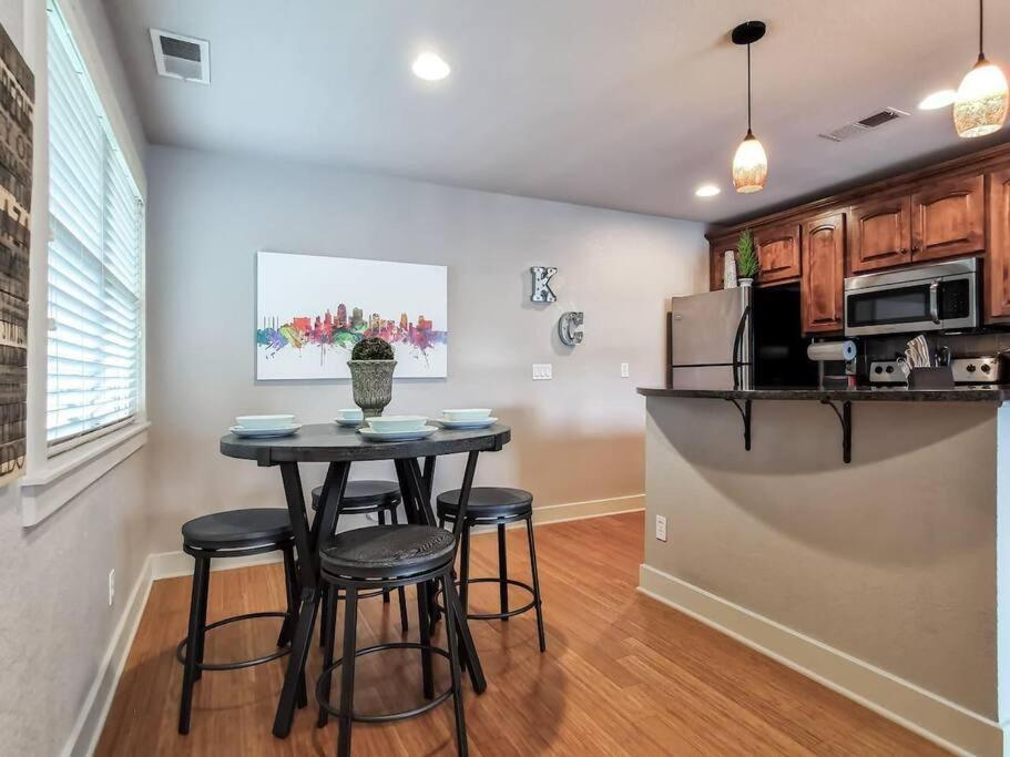 Amazing Locale 2Kingbr 1Bth Villa Kansas City Buitenkant foto