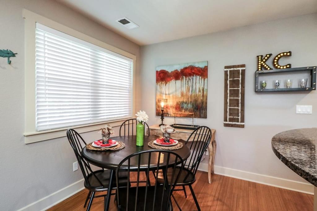 Amazing Locale 2Kingbr 1Bth Villa Kansas City Buitenkant foto