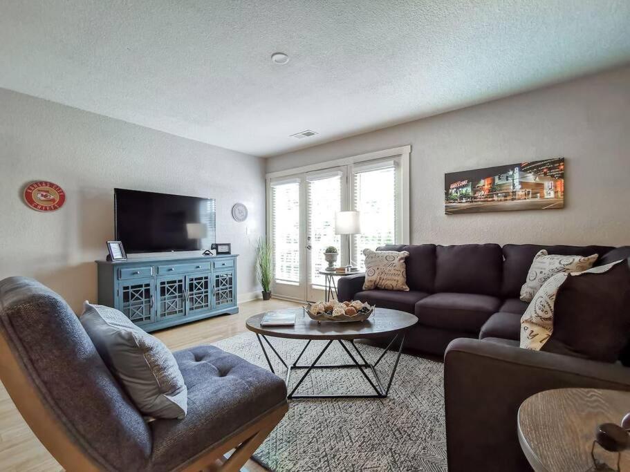 Amazing Locale 2Kingbr 1Bth Villa Kansas City Buitenkant foto