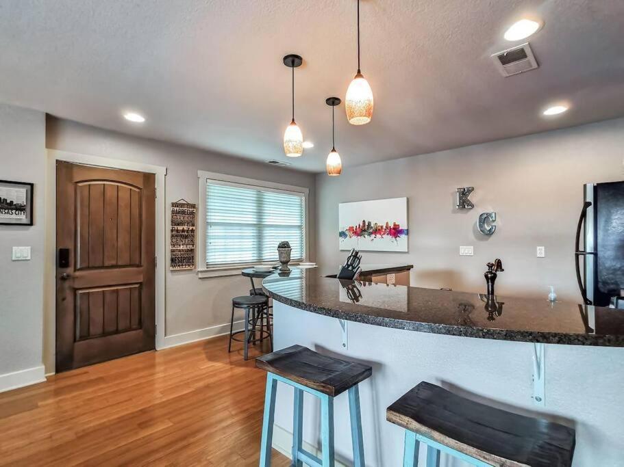 Amazing Locale 2Kingbr 1Bth Villa Kansas City Buitenkant foto