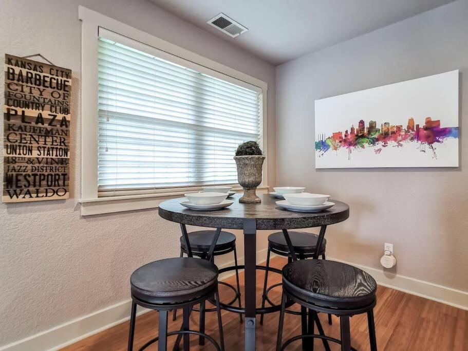 Amazing Locale 2Kingbr 1Bth Villa Kansas City Buitenkant foto