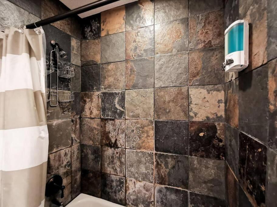 Amazing Locale 2Kingbr 1Bth Villa Kansas City Buitenkant foto
