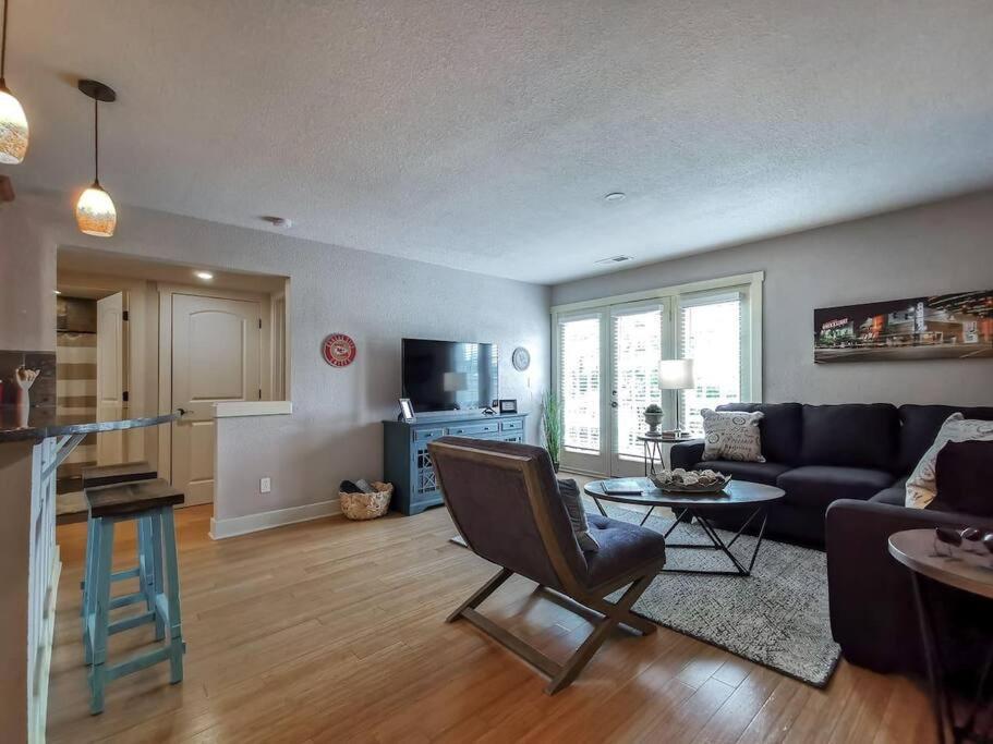 Amazing Locale 2Kingbr 1Bth Villa Kansas City Buitenkant foto
