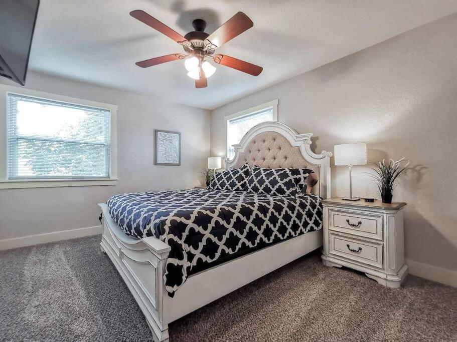 Amazing Locale 2Kingbr 1Bth Villa Kansas City Buitenkant foto