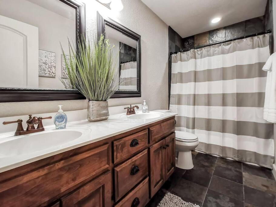 Amazing Locale 2Kingbr 1Bth Villa Kansas City Buitenkant foto