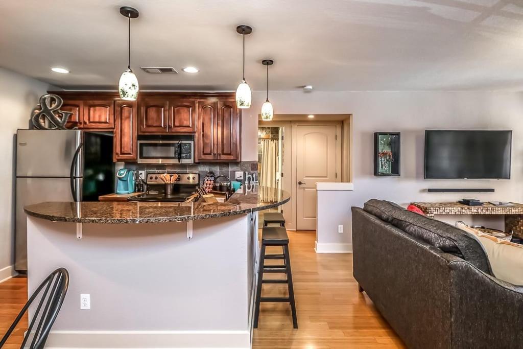 Amazing Locale 2Kingbr 1Bth Villa Kansas City Buitenkant foto